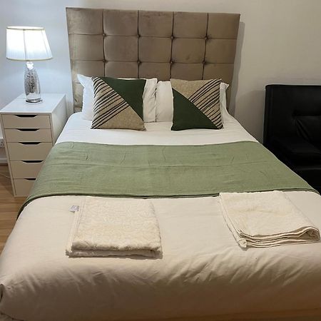 Ensuite With Kitchen Ext Large Room With Balcony In Zone 2 ลอนดอน ภายนอก รูปภาพ