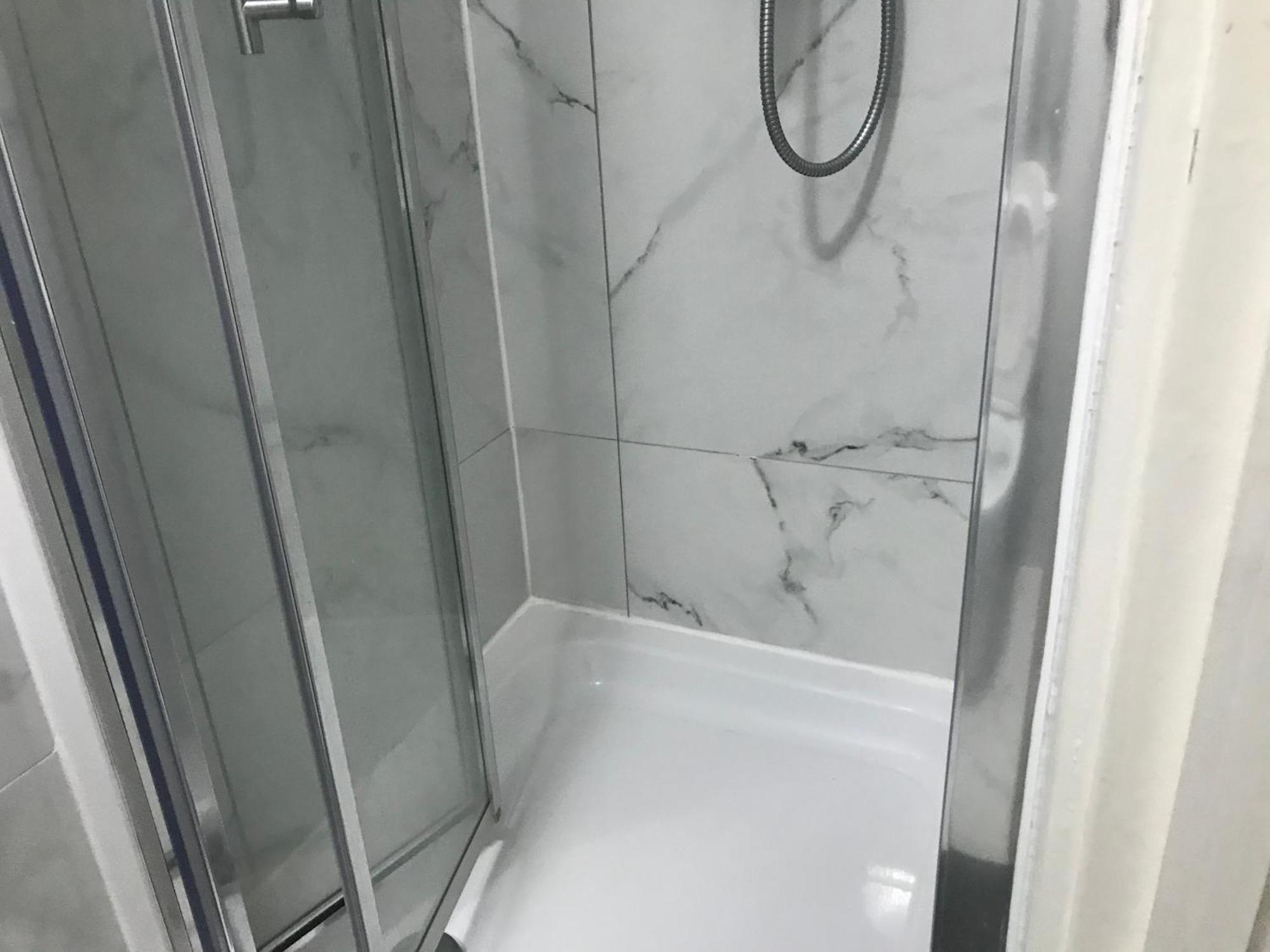 Ensuite With Kitchen Ext Large Room With Balcony In Zone 2 ลอนดอน ภายนอก รูปภาพ