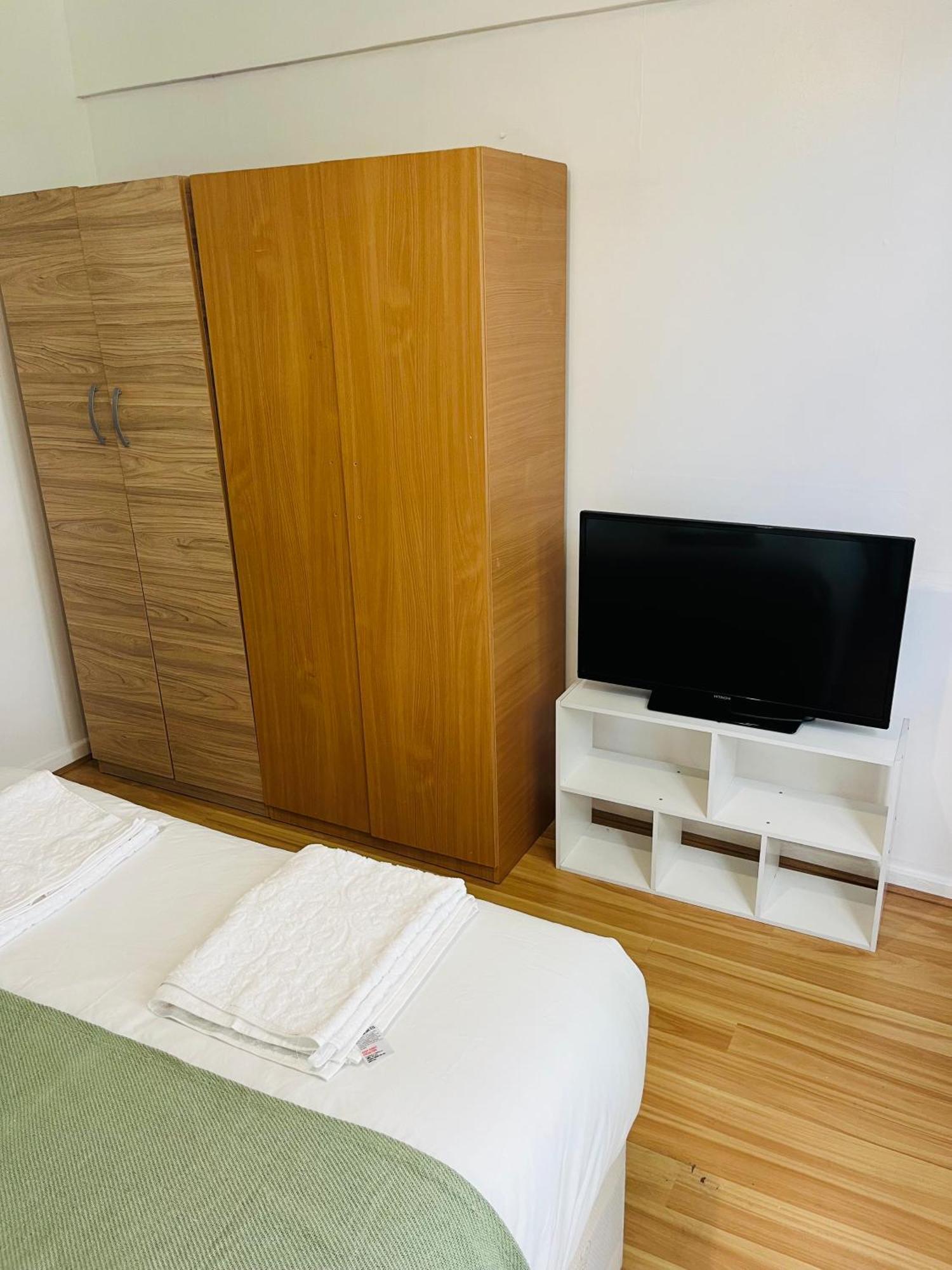 Ensuite With Kitchen Ext Large Room With Balcony In Zone 2 ลอนดอน ภายนอก รูปภาพ